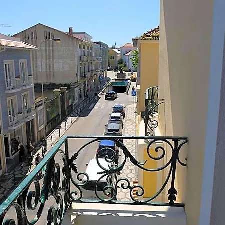 Hotel Yellow *