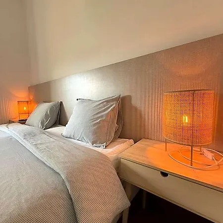 Hotel Yellow *