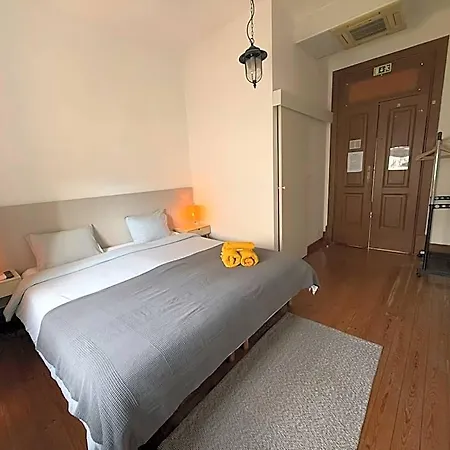 מלון Yellow